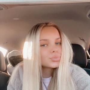 Meet your Posher, Chloe